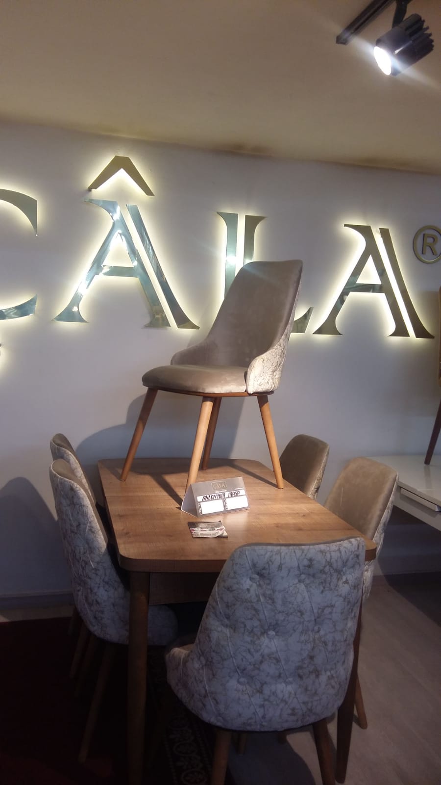 ÇALA MASA SANDALYE KÖKSAL SERBEZ İstanbul Mobilya Fuarı
