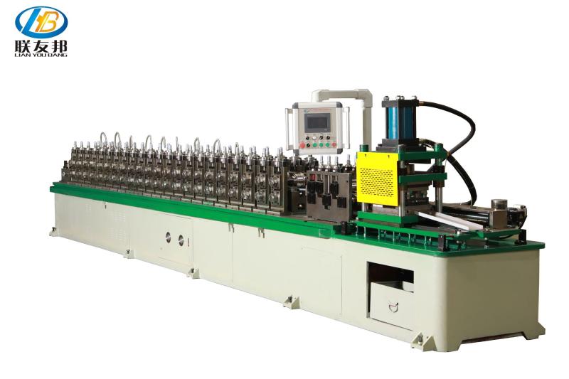 Servo type roll forming machine for drawer slide