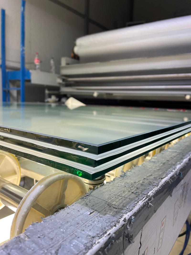 LAMINATED GLASS