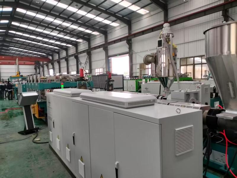 Plastic PP PE hollow construction formwork extrusion machine