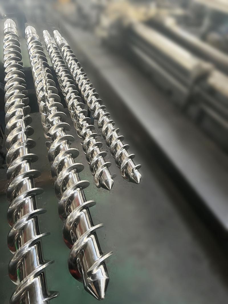 Rubber barrel screw