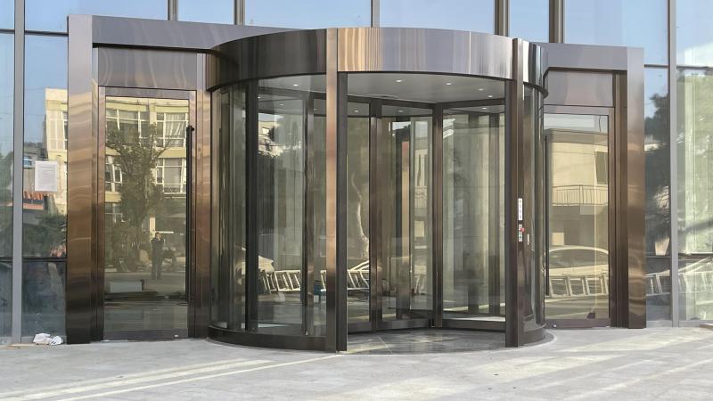 Five wing revolving door