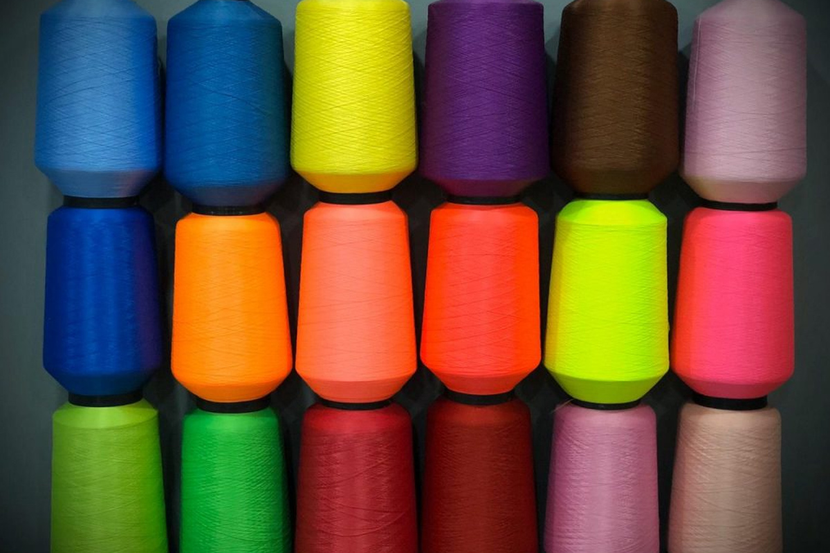 RENKLİ TEKSTÜRİZE İPLİKLER