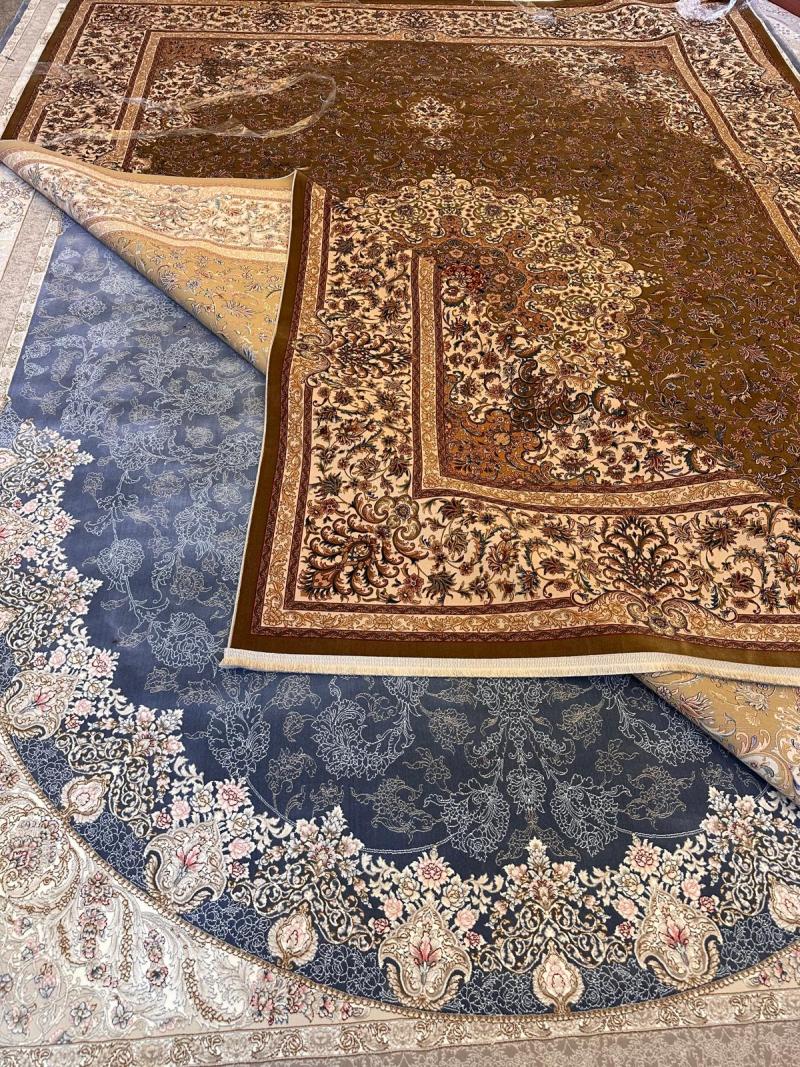 POLYESTER AND ACRYLIC BLEND MACHINE-MADE CARPET