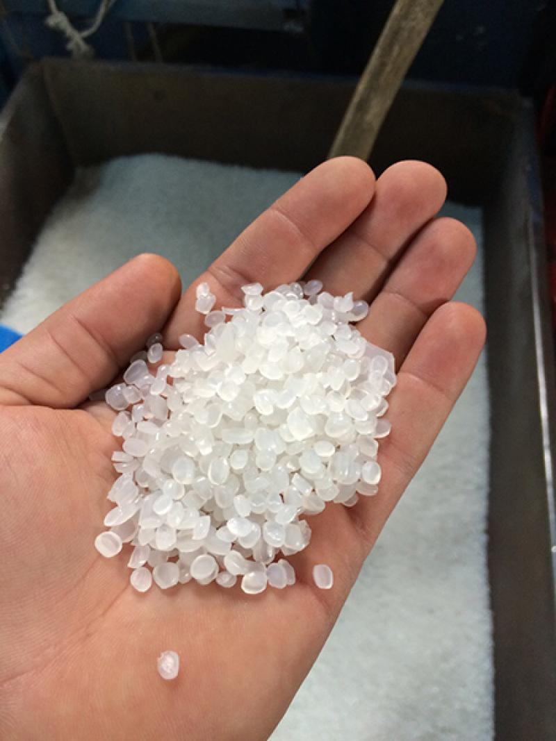 PLASTIC RAW MATERIALS /  FLAKES AND GRANULLES -