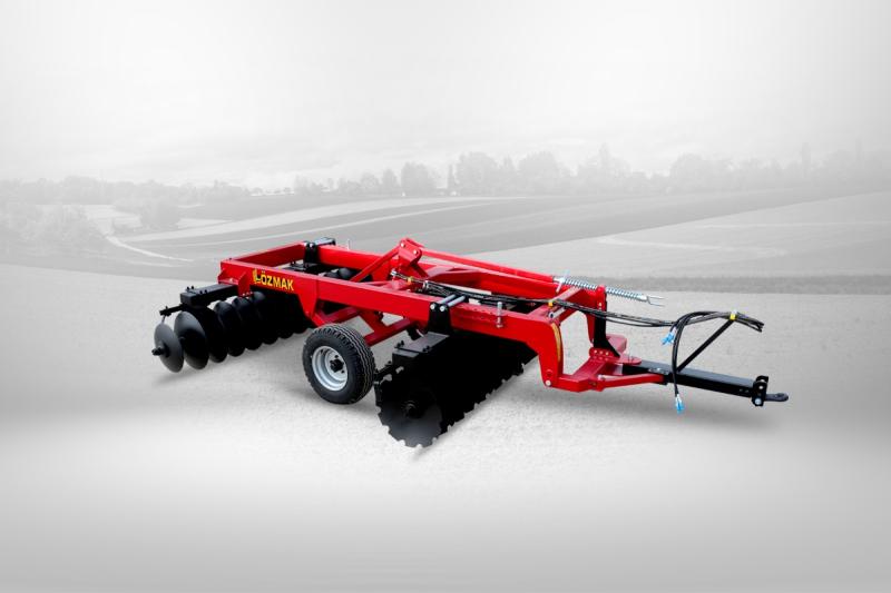 HEAVY-DUTY DISC HARROW WITH HYDRAULIC LIFT AND TOWING.