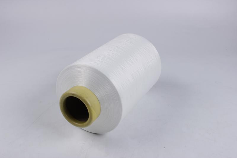 Işık emici ve ısı üreten iplik