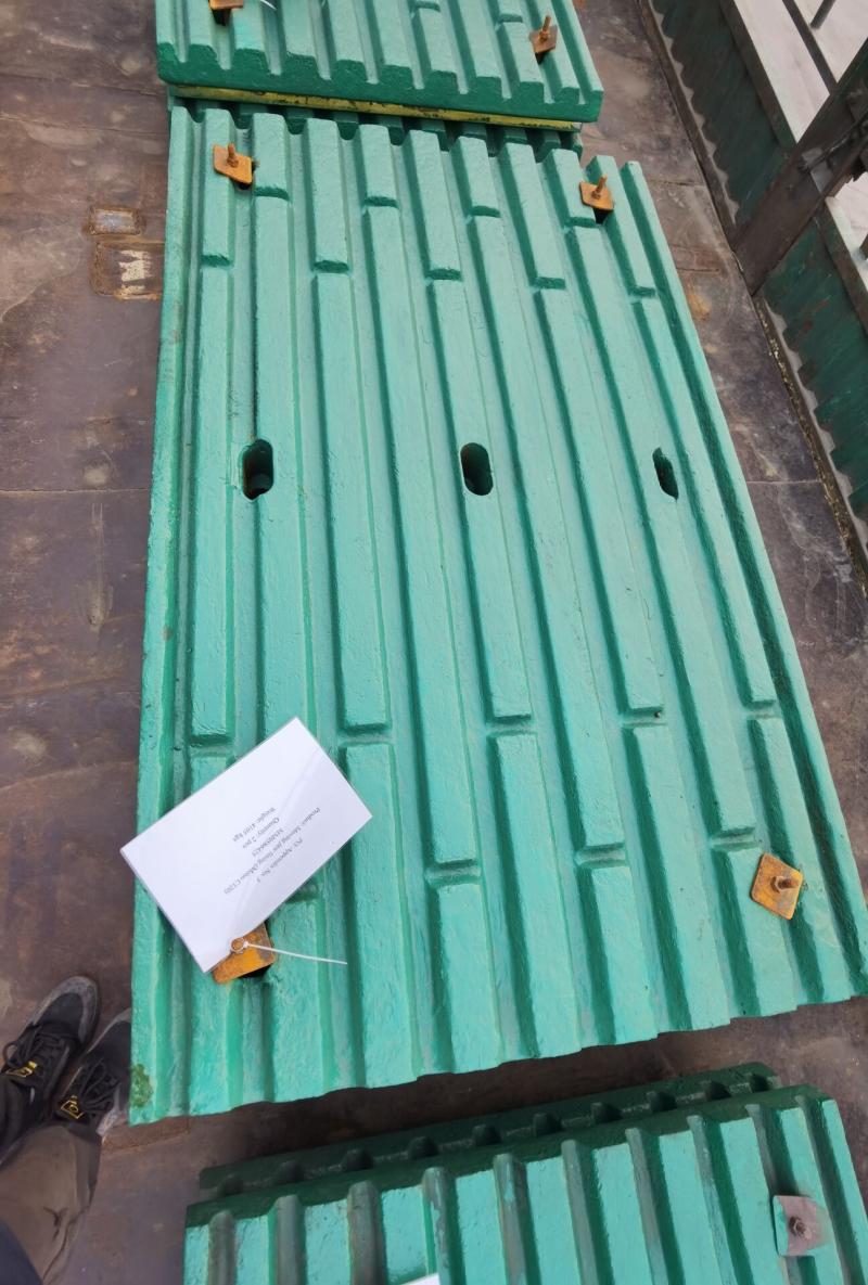 Çeneli kırma plakası