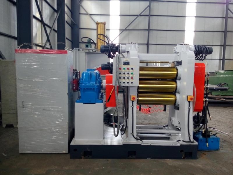 Üç rulo kauçuk takvim