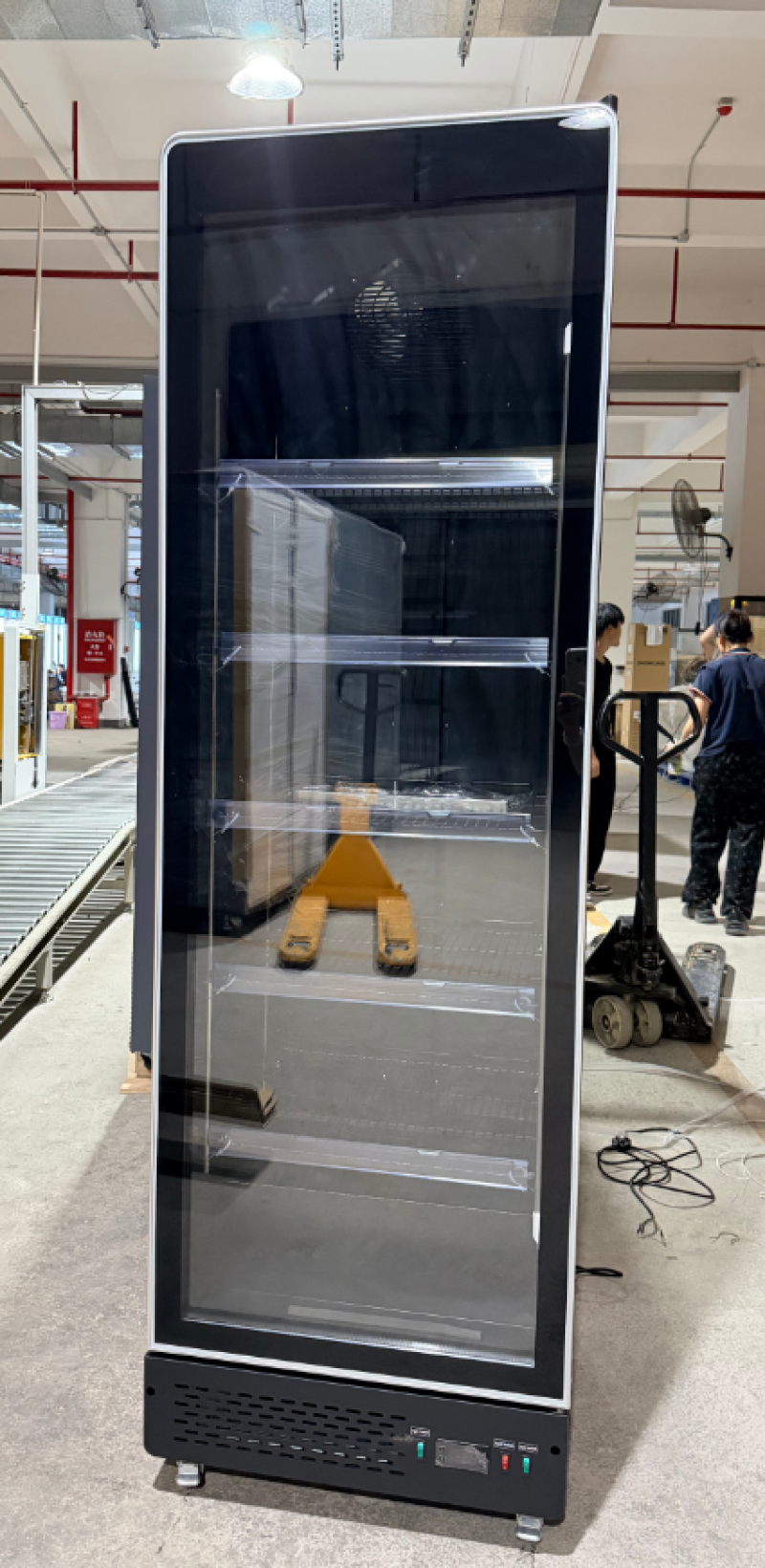 Glass door refrigerator