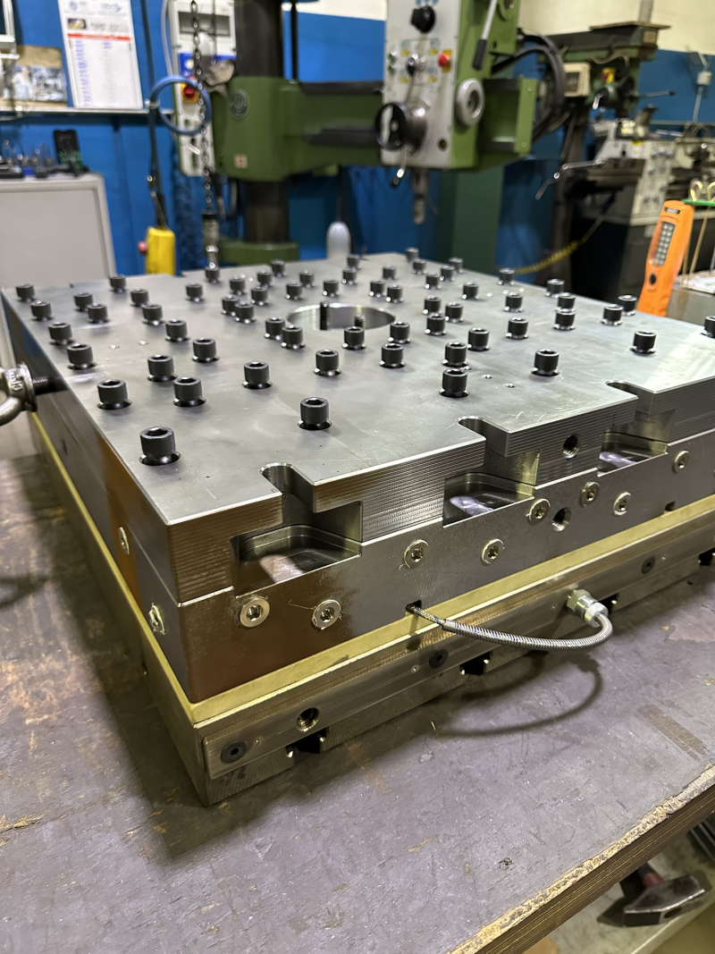 Cold Runner Blocks (CRB) for rubber